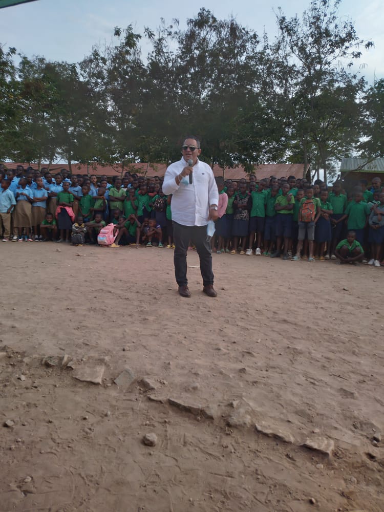 Kuri uyu wa 19/10/2022, ku bufatanye n'umufatanyabikorwa #MiracleCorners, muri GS Mbyo ikigo giherereye mu Murenge wa Mayange, abanyeshuri bakanguriwe kugira isuku by'umwihariko isuku y'amenyo birinda indwara z'amenyo ziterwa no kutayasukura