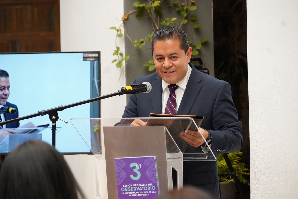 OPPMujer's tweet photo. Durante la 3era Sesión Ordinaria el Consejero Presidente del #IEEPuebla @MiguelAGarciaOn realizó 
la entrega de la Presidencia del #OPPMujer a la Magistrada @NormAngelik del @trielecpue 👏 enhorabuena.

🎀#OctubreRosa https://t.co/YtgeON5ar0