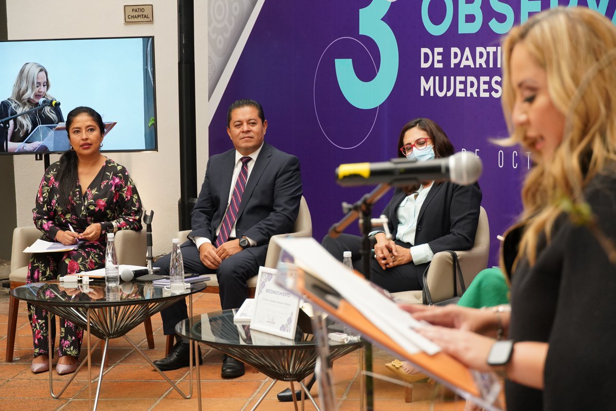 OPPMujer's tweet photo. Durante la 3era Sesión Ordinaria el Consejero Presidente del #IEEPuebla @MiguelAGarciaOn realizó 
la entrega de la Presidencia del #OPPMujer a la Magistrada @NormAngelik del @trielecpue 👏 enhorabuena.

🎀#OctubreRosa https://t.co/YtgeON5ar0