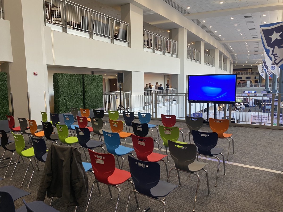 JoyByJayChi's tweet photo. Find my CDW team at MassCUE today and tomorrow in booth 301 and Southwest Red Mezzanine! First person to tweet a photo from our space and use #CDWGetsEDU will get a special prize from CDW! #CDWSocial #LifeatCDW #MassCUE #masscue22 @wejotx https://t.co/APkEH63QJc