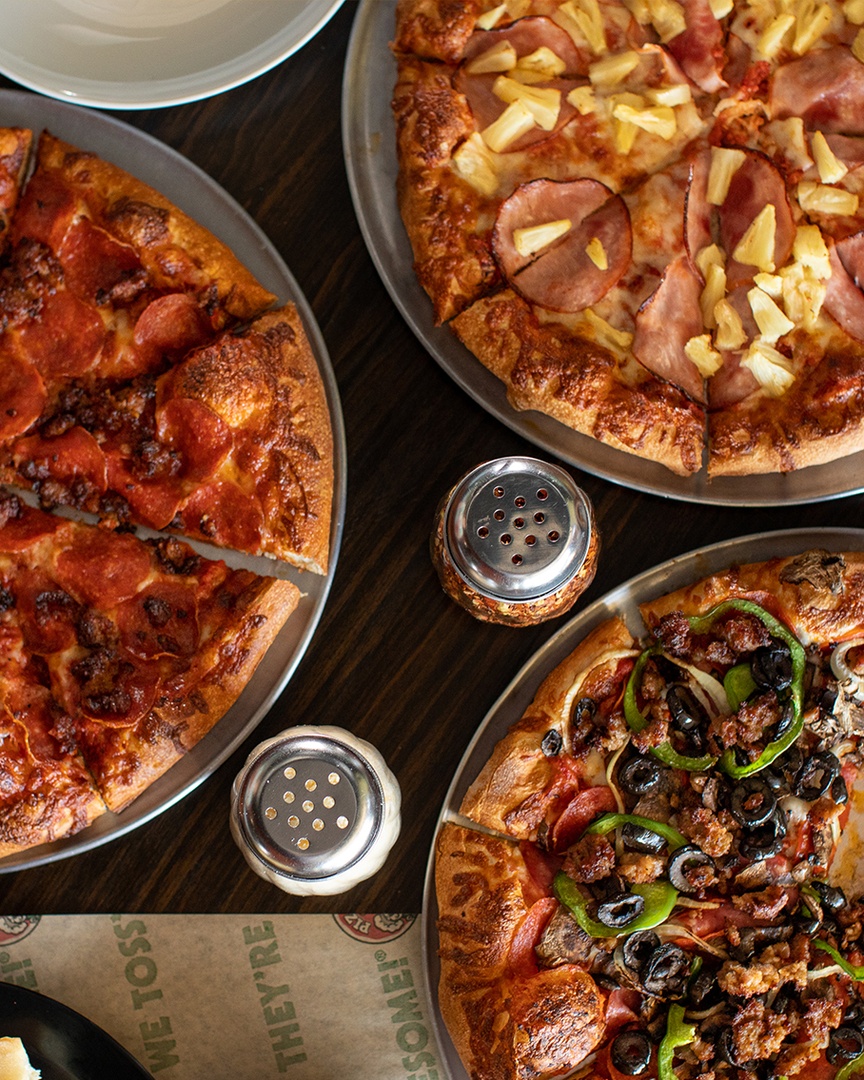 PizzaFactoryInc's tweet photo. Friends are awesome! Share a Pizza Factory Pizza. Make it an extra large so there’s plenty to go around!
.
.
#NewFriendsDay #FriendsAreAwesome
#ShareaPizza https://t.co/so5ewcnx0R