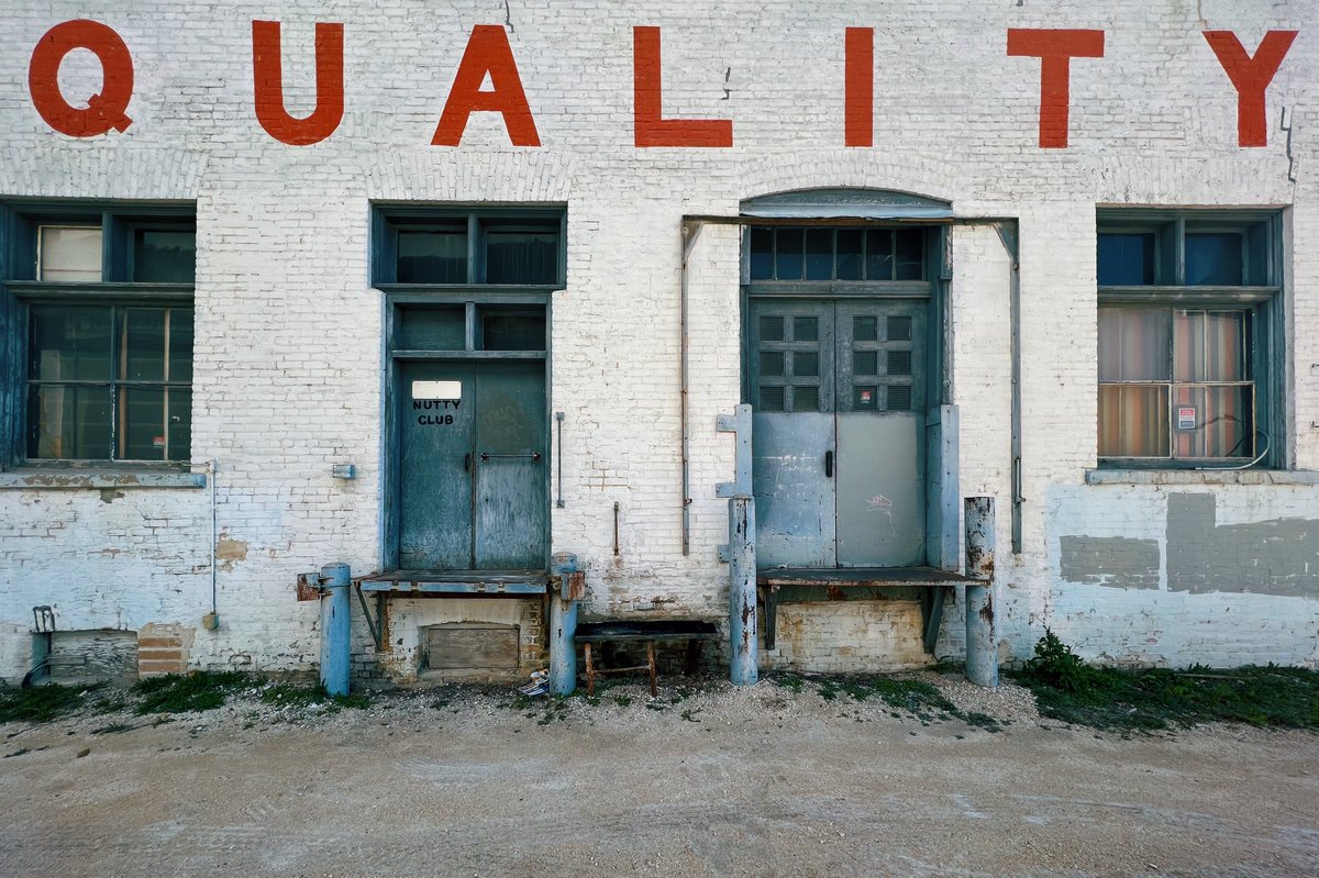 michaeljpblatz's tweet photo. QUALITY

#winnipeg #exchangedistrict #streetphotography https://t.co/aWd2GjjJ9i