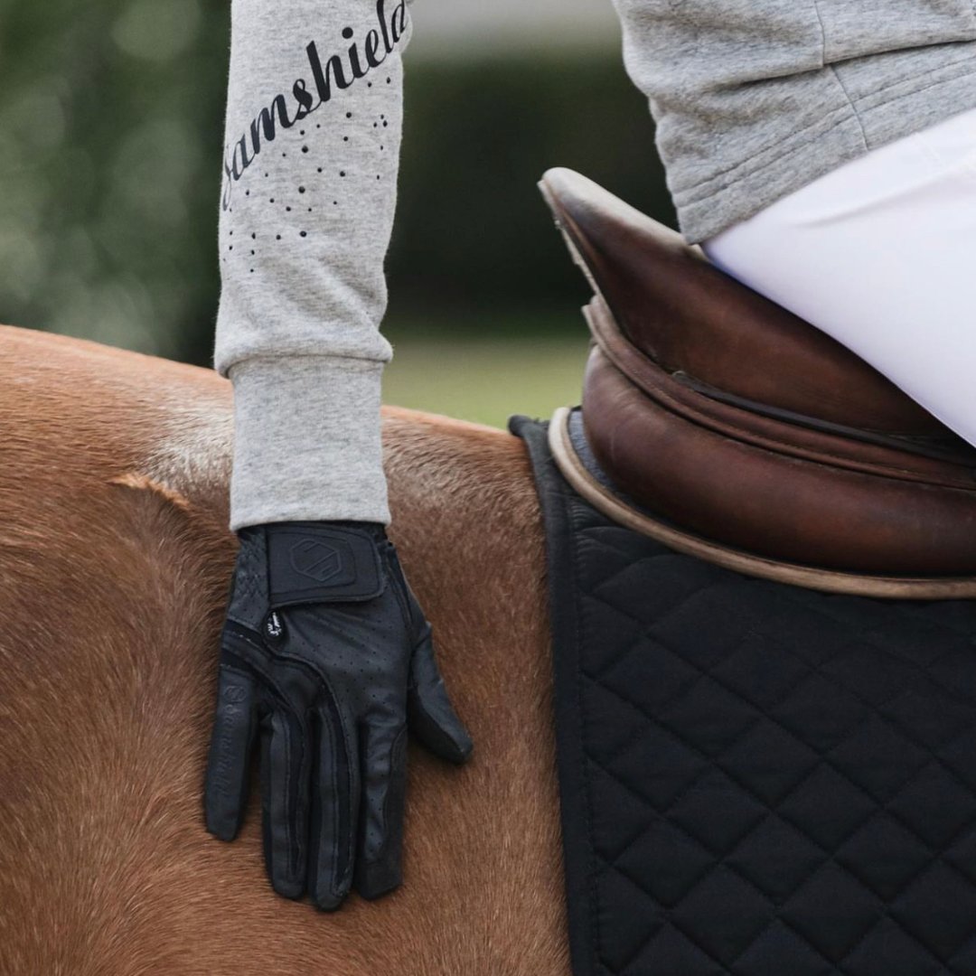 Every equestrian's essential ✨ Meet  🤝  the V-Skin Hunter glove by Samshield!

The perfect pair of riding gloves for everyday training and competition ➡️ only £25.99!

Choose from navy, grey, brown or black - available in sizes 6 - 9 on our website now. bit.ly/3fXOshA