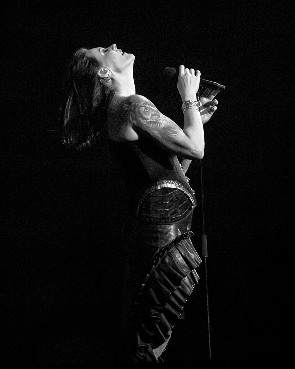 FloorJansen_'s tweet photo. Feeling the moment ⬛️⬜️😌

📸 Florencia Giuliana Fotografía https://t.co/xDDe3J4IwC