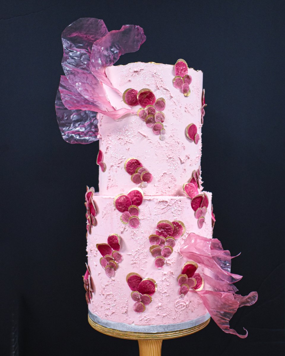 Guess how many hours this cake took to make. 

Hint: It’s much longer than you would normally think.

Tell me your guess in the comments. 

𝙁𝙤𝙧 𝘽𝙧𝙤𝙬𝙣𝙞𝙚𝙨 𝙖𝙣𝙙 𝙧𝙚𝙖𝙙𝙮-𝙩𝙤-𝙤𝙧𝙙𝙚𝙧 𝙘𝙖𝙠𝙚𝙨 𝙥�