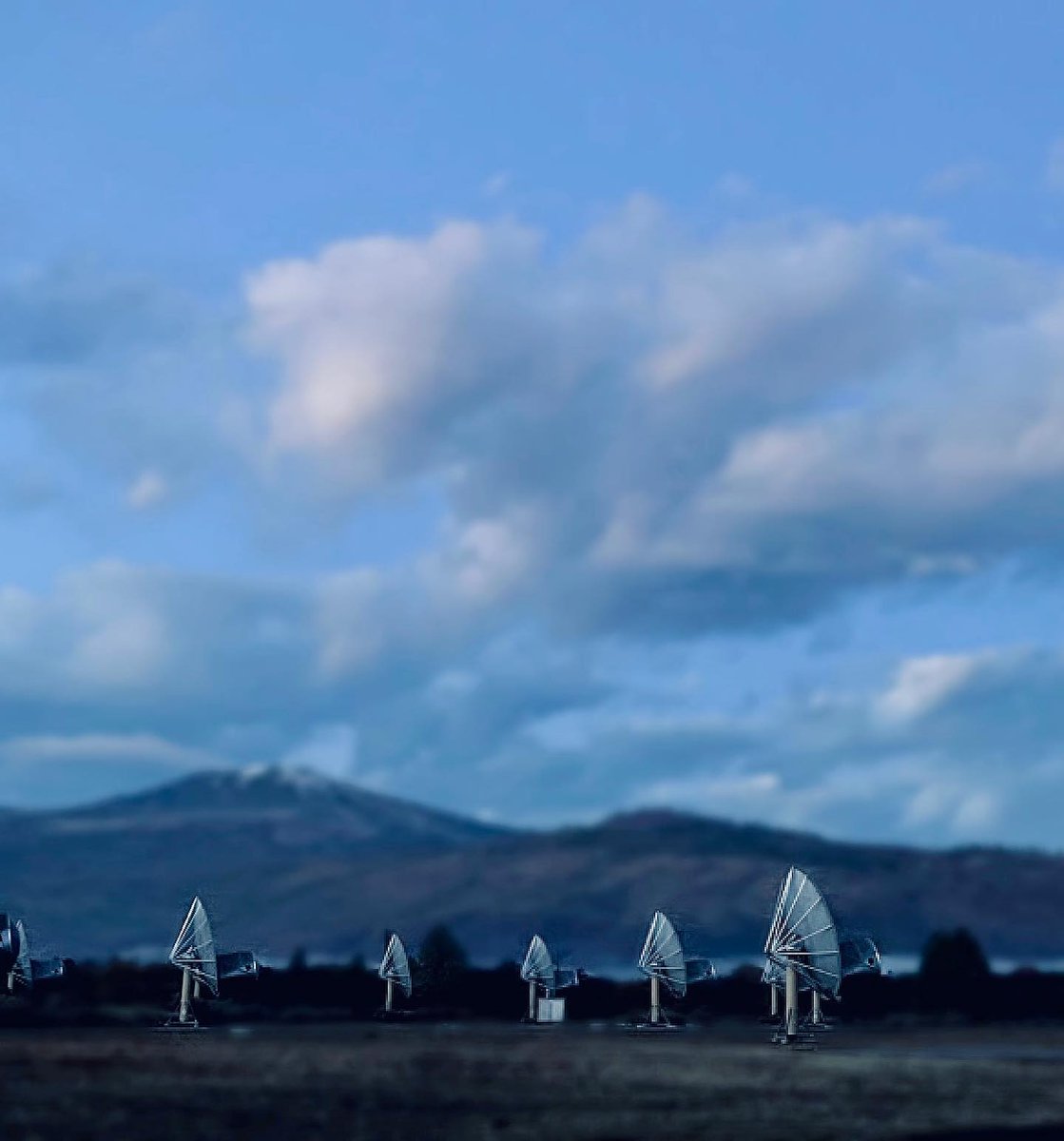 Check out the Allen Telescope Array at the Hat Creek Radio Observatory. Our team was out there just last year conducting field research! 📡📡