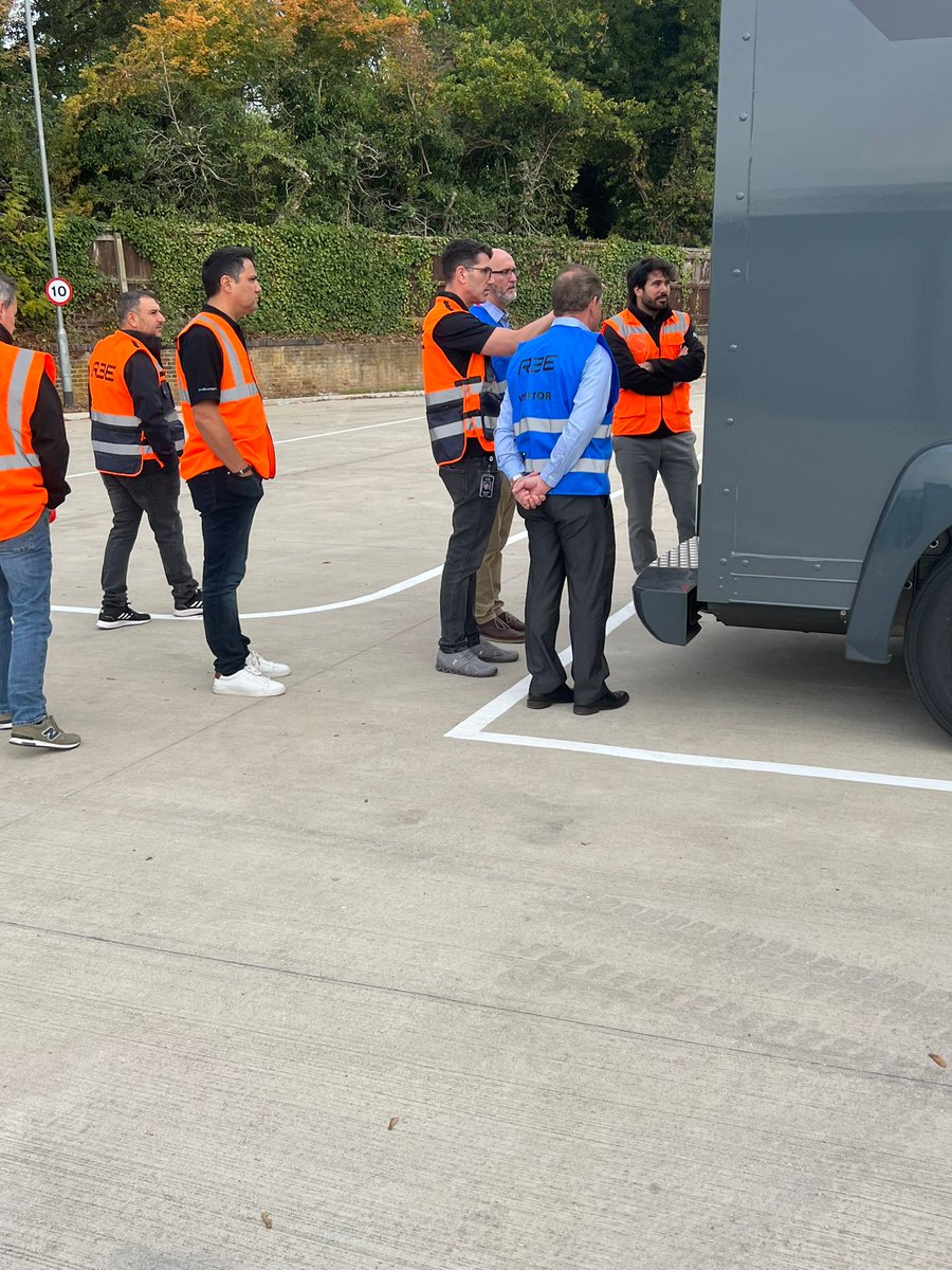 ReeAutoOfficial's tweet photo. Excited to welcome our partners #EAVX and @MorganOlsonWIV to our Coventry, UK Engineering &amp; Integration centers, where we’re designing and building the P7 chassis for multiple applications. 

Thank you for coming across the pond!! Excited for what's to come. ⚡🚚 https://t.co/7TTXwKfdoh