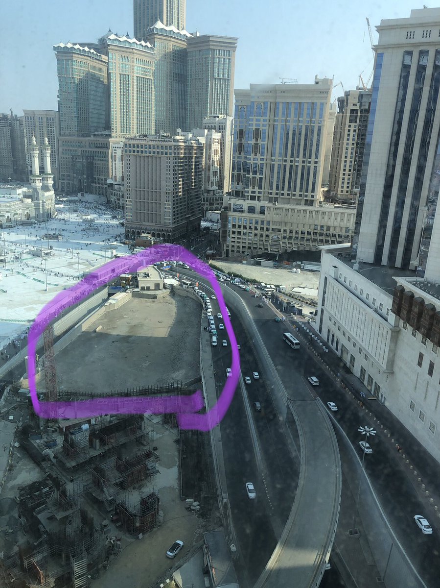 Tyy_Am7's tweet image. کیا آپ جانتے ہیں کہ نشان زدہ جگہ قبرستان ہے۔ یہ وہ جگہ ہے جہاں زمانہ جاہلیت میں لوگ اپنی بیٹیوں کو زندہ دفن کرتے تھے تا قیامت یہ قبرستان اسی طرح رہے گا