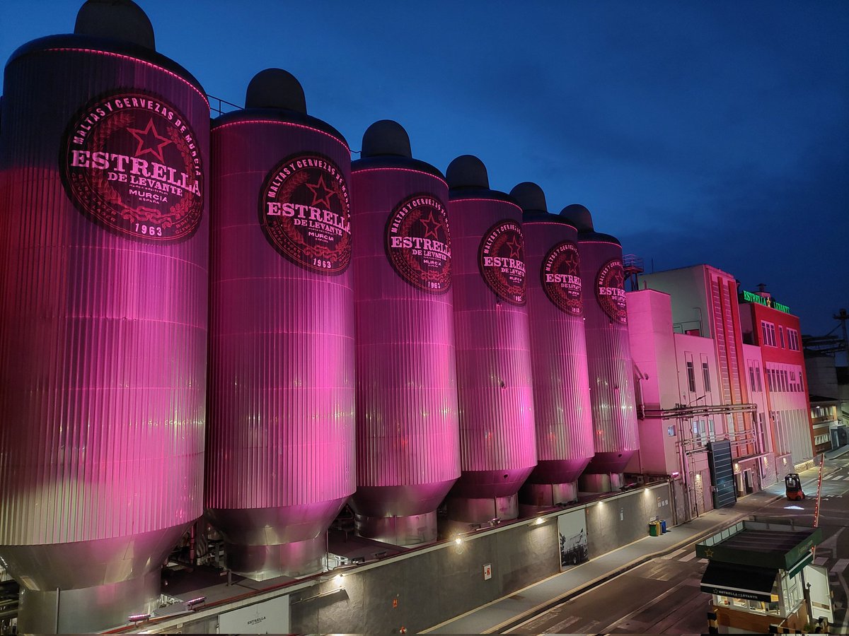 Jualoabadia's tweet photo. Hoy dia 19 de octubre día del #CancerDeMamas iluminamos de color rosa la fachada de @estrellalevante 
#ElRosaEsMasQueUnColor
#ElRosaMasQueUnColor
#diamundialcontraelcancerdemama https://t.co/yIiOAnFzgX