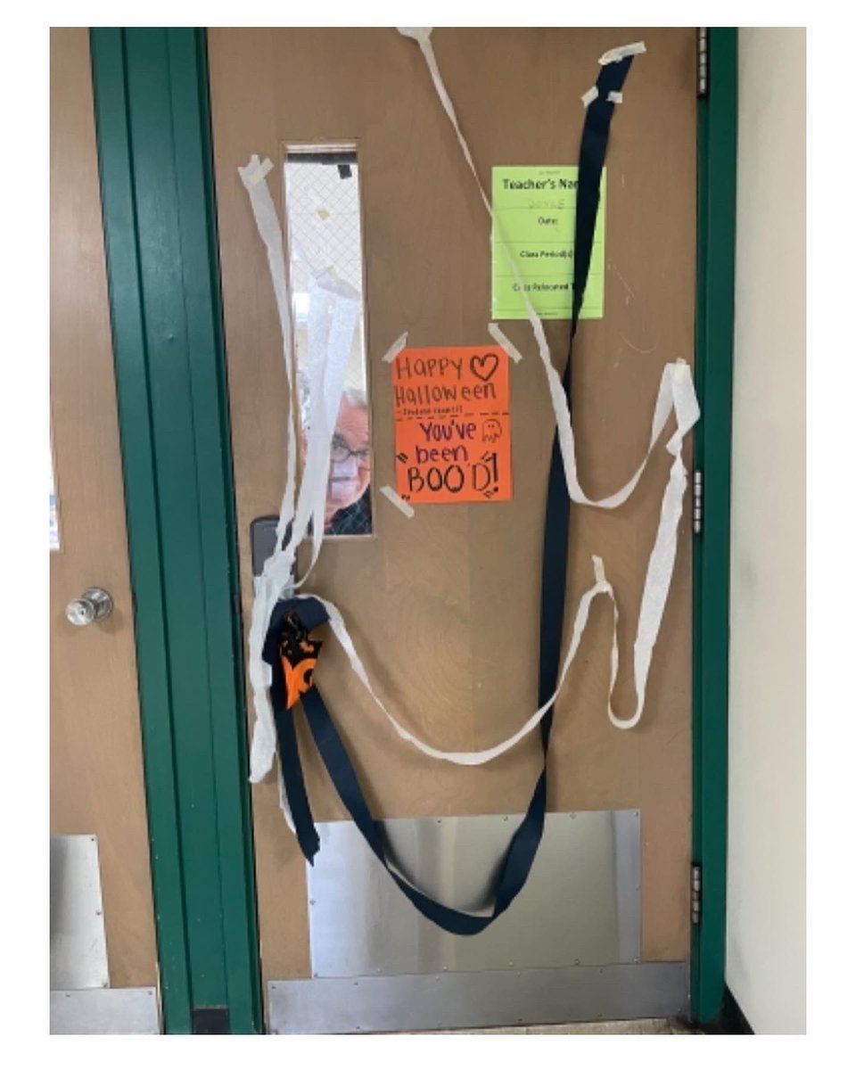 OLCHSStuCo's tweet photo. Student Council boo’ed staff doors Monday. 👻 And, Mr Doyle BOOED us!!! 😱 #olchspride #studentcouncil https://t.co/wZ7fPOgsEg
