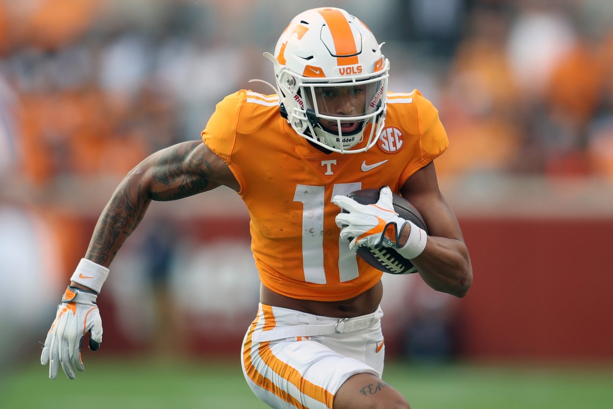 On3NIL's tweet photo. NEW: Tennessee WR Jalin Hyatt has signed a partnership with The Volunteer Club. 

He will receive the profits of all new memberships he drives to the club in the next month. Fans will receive a free, signed picture in return. 

More from @Pete_Nakos96: https://t.co/moc5RS1UuJ https://t.co/7HJSvpZEkR