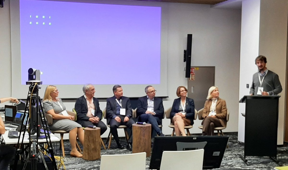 ACarlmark's tweet photo. Secretary General for Research Infrastructure from the Swedish Research Council @Vetenskapsradet Lisbeth Olsson gives a talk and joins the panel during the EU-AMRI side-event at #ICRI2022. Collaboration and coordination are key, and EU-AMRI clearly shows the power of this. https://t.co/UgliNKnjRF