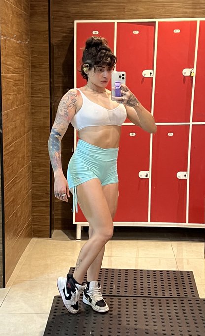 pare&ccedil;o cansada e estou 😵&zwj;💫 https://t.co/l93cDIbCo5