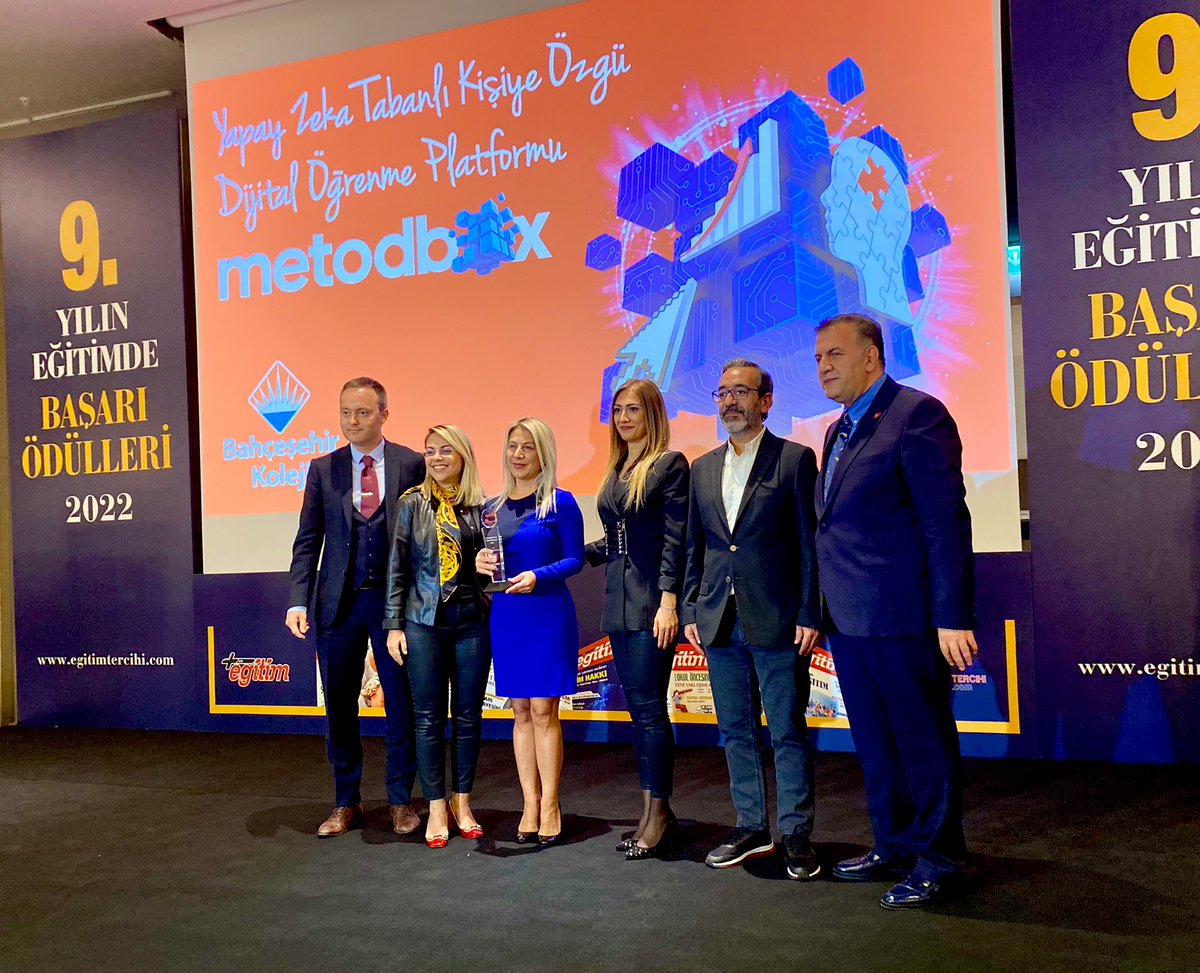 bahcesehir_k12's tweet photo. 🏆 Yılın Online Eğitim Platformu Ödülü “#Metodbox” ile Bahçeşehir Kolejinin!

Artı Eğitim Dergisi tarafından düzenlenen 9. Yılın Eğitimde Başarı Ödüllerinde “Yılın Online Eğitim Platformu Ödülü” Genel Müdürümüz Özlem Dağ’a takdim edildi.✨

#bahçeşehirkoleji https://t.co/K7mHhJG4J6