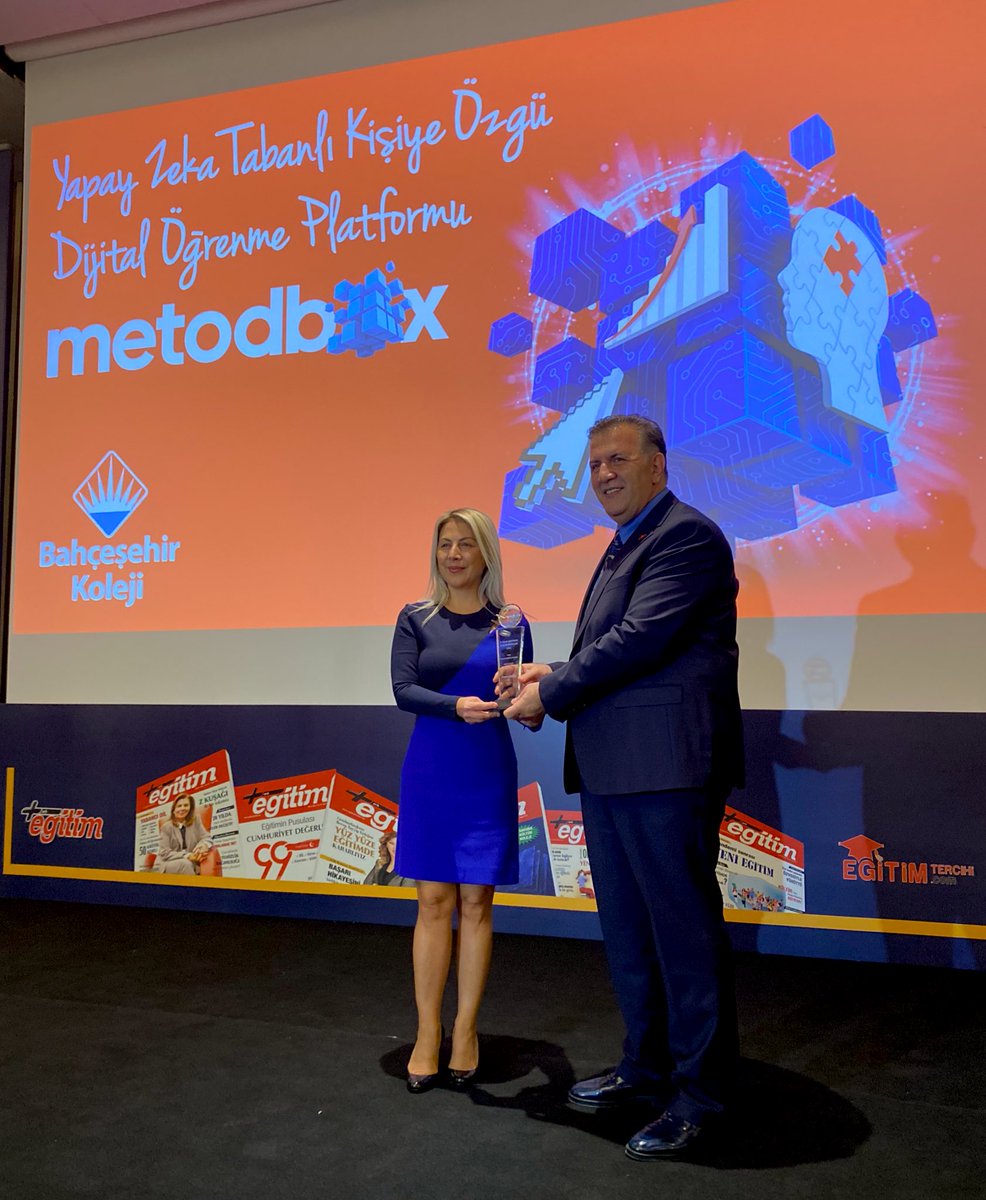 bahcesehir_k12's tweet photo. 🏆 Yılın Online Eğitim Platformu Ödülü “#Metodbox” ile Bahçeşehir Kolejinin!

Artı Eğitim Dergisi tarafından düzenlenen 9. Yılın Eğitimde Başarı Ödüllerinde “Yılın Online Eğitim Platformu Ödülü” Genel Müdürümüz Özlem Dağ’a takdim edildi.✨

#bahçeşehirkoleji https://t.co/K7mHhJG4J6