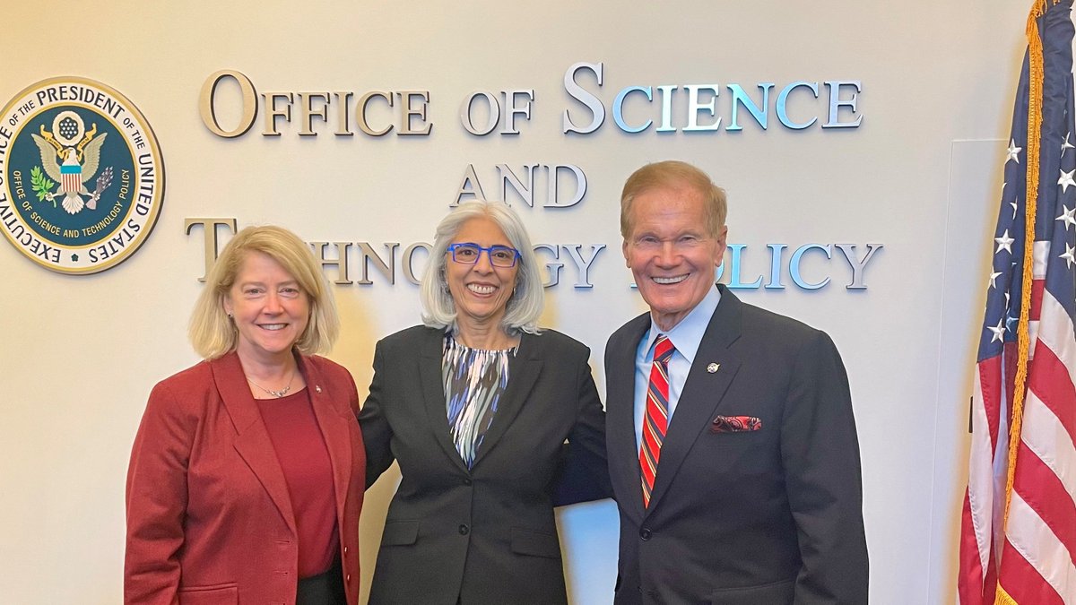 SenBillNelson's tweet photo. It was a pleasure meeting the new Director of @WHOSTP, Dr Arati Prabhakar. 

I look forward to growing our partnership as we work together to carry out our nation's ambitious goals in space and science. Onward and upward! https://t.co/fC4RiwFFuW