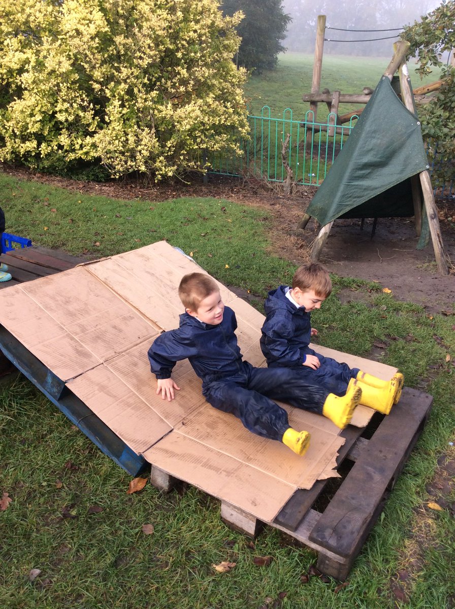 MrWeatherbyQP's tweet photo. Pallets make the perfect slide! Outdoor play at its best! ππ@QueensCoEURC @MissFryerQP #EYFS #TwitterTagTeam @EarlyExcellence https://t.co/rHNsqVFrlE