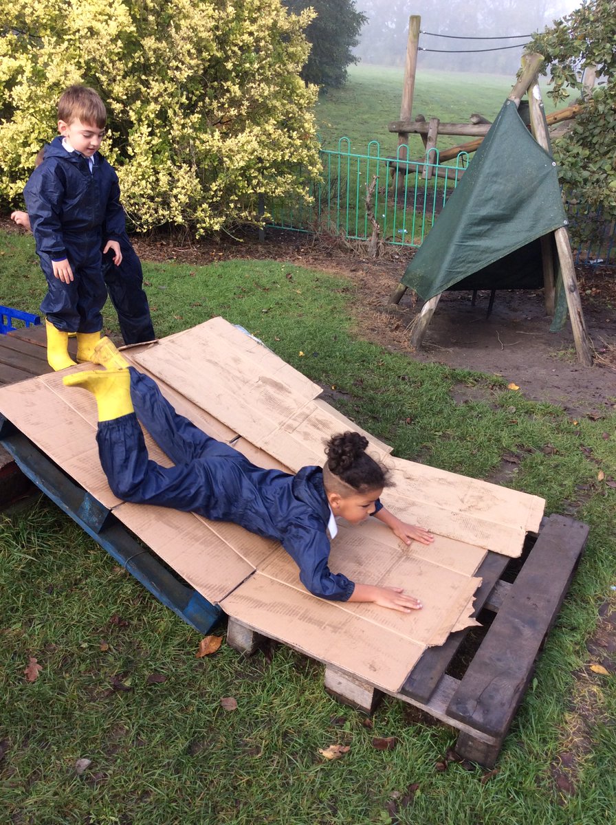 MrWeatherbyQP's tweet photo. Pallets make the perfect slide! Outdoor play at its best! ππ@QueensCoEURC @MissFryerQP #EYFS #TwitterTagTeam @EarlyExcellence https://t.co/rHNsqVFrlE
