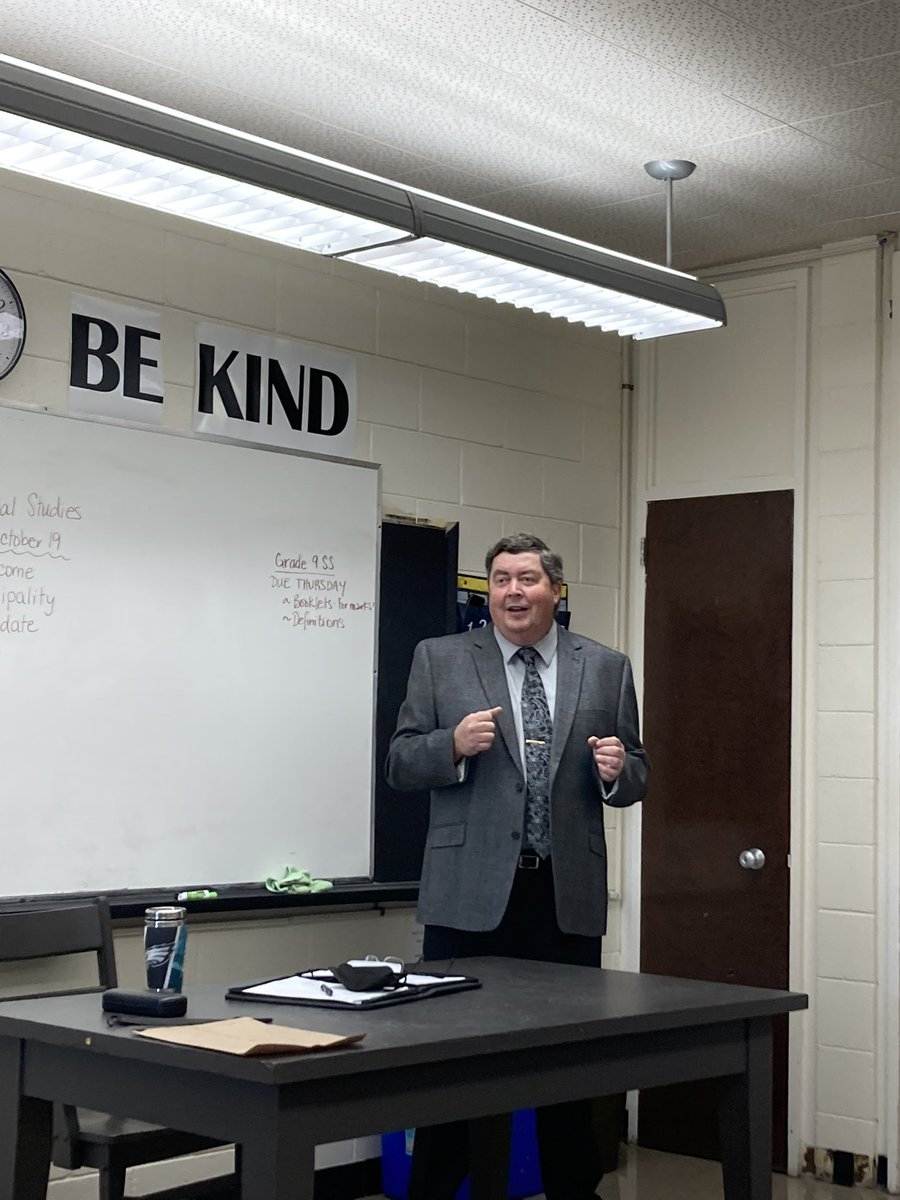 randy_lints's tweet photo. I had the opportunity to talk to the Grade 9 class at Hamiota Collegiate as one of the Mayoral candidates. It’s a great chance for students to directly learn about municipal politics, especially as I have much experience and knowledge to share https://t.co/rTqoeBWykD
