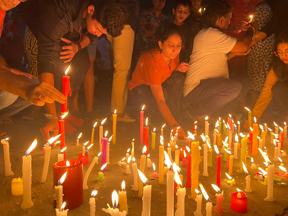 im_vandy's tweet photo. Candle march in @LotusBoulevard.
Stray dog has taken innocent Toddler life of a 7 month old infant
Please save us from stray dog
#StrayDogs #TogetherWeCan @myogiadityanath ji #noidauthority
@aajtak @IAbhay_Pratap @NoidaMediaClub @noidakhabar @vinodsharmanbt ji @pradip103 https://t.co/6Nxx6ZoOck