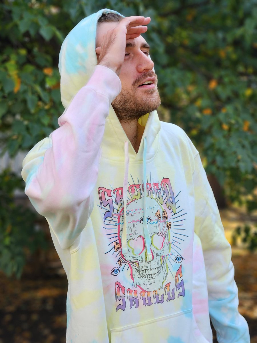 💀 <a href="/cryptojoeinvest/">YourNotSoAverageJ(ust)O(bservin)E(verything)🔮🧙🏽</a> is hired as our new merch model 🤣 there's still time to get the Seeing Visions hoodie.