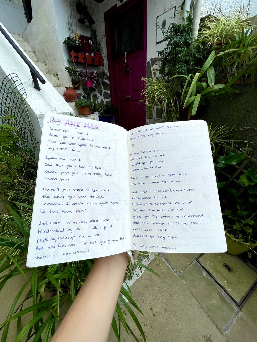 maddigdh's tweet photo. Este viernes sale “By Any Man” la primera canción de mi primer álbum “Little Broken” -MAD✨😁💗
Podéis preguardala!!!:

https://t.co/3BiQhIRiom https://t.co/vZstH2clPk
