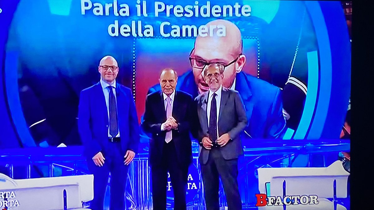 Antonella842019's tweet photo. Purancoiosonofattolafota #blob #Bfactor @BlobRai3 sPorta a sPorta https://t.co/pdd1UiHv7D