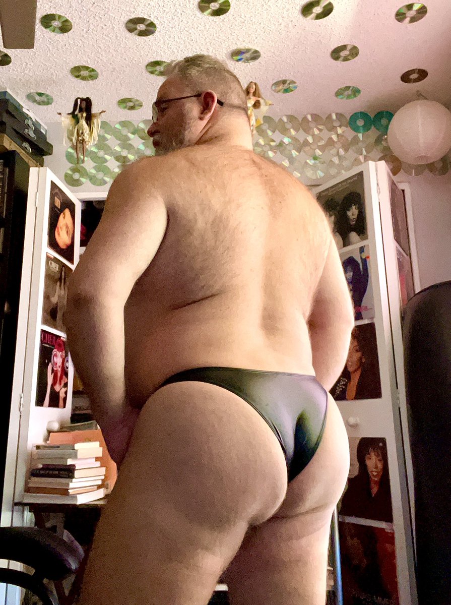 My butt got so hungry it tried to eat this swimsuit… 🤣😂❤️🧡💛💚💙💜🤎🖤 #speedo #thong #speedogay #speedobear #thongbear #owthishurts