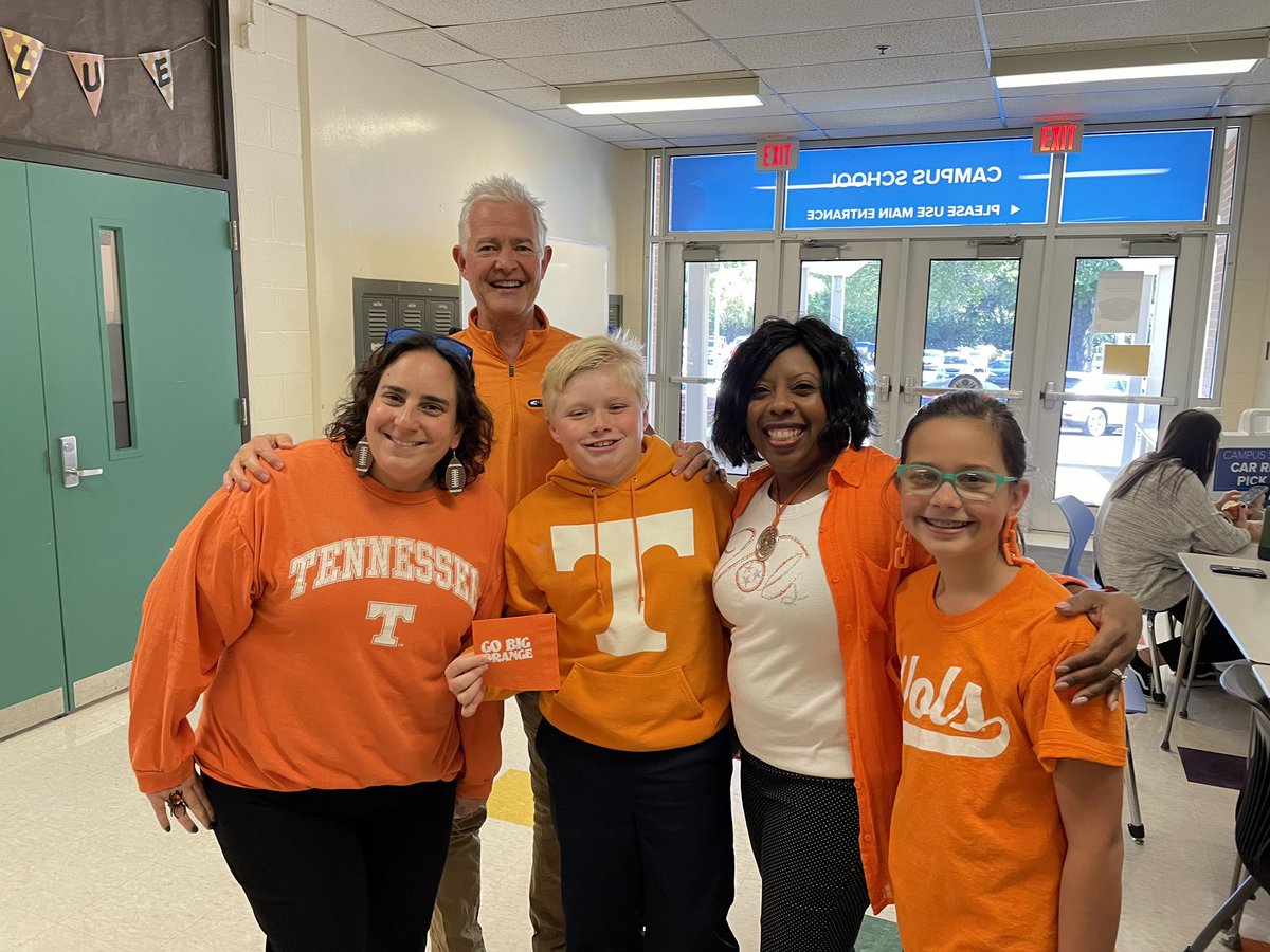 901CampusSchool's tweet photo. Campus School celebrates #UnityDay2022 ! 🧡🐯 https://t.co/W0tSz5lbjh