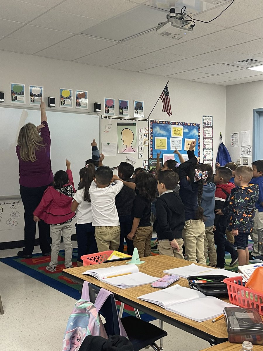 BE_Mooy's tweet photo. Some #GOODER Kinder RLA learning in @YSierra_JDS class today…
Nice to see master teachers teaching scholars to master academic achievement
#TurnandLearn ✈️ https://t.co/96EdgM7PM6