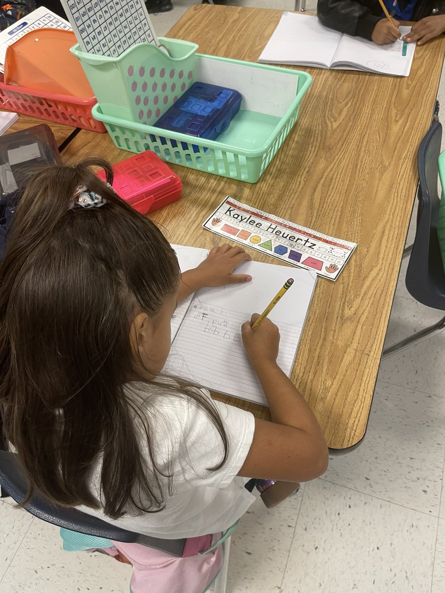 BE_Mooy's tweet photo. Some #GOODER Kinder RLA learning in @YSierra_JDS class today…
Nice to see master teachers teaching scholars to master academic achievement
#TurnandLearn ✈️ https://t.co/96EdgM7PM6