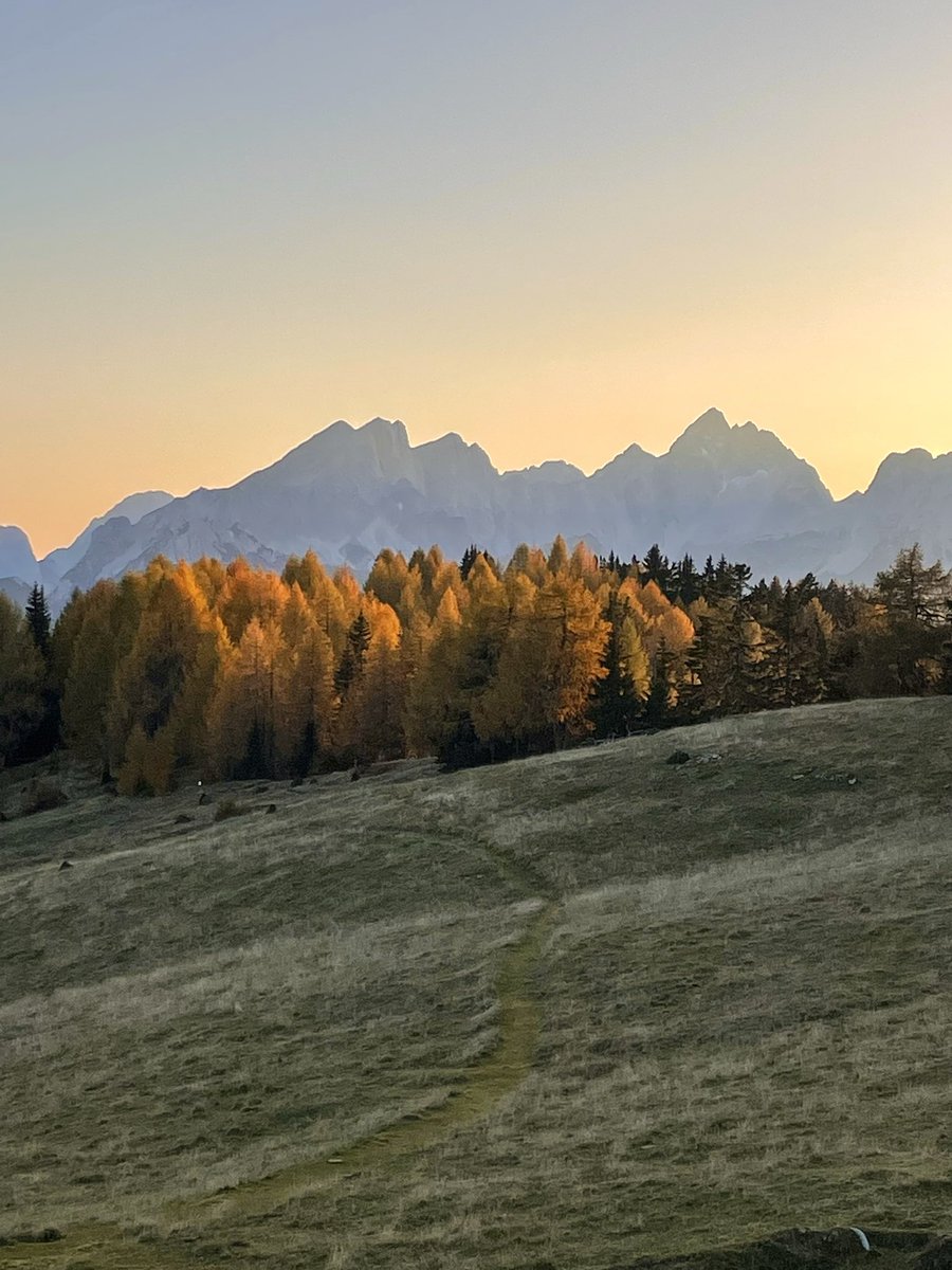 Yesterday’s sunset in the Julian Alps as seen from a smaller peak above Kranjska Gora 😍😍 Can you recognize the mountains in the background?

Want to climb it with us? Write us here or at info@exploringslovenia.com.