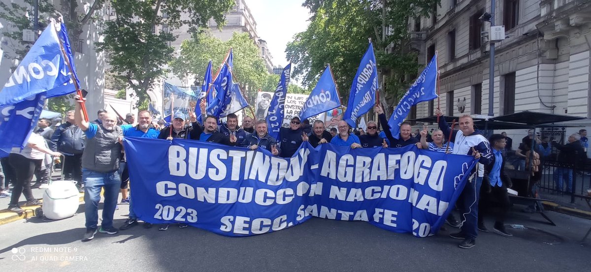 fe_uta's tweet photo. 📸🔙Así fue nuestro 17 de Octubre, entre compañeros, pares, leales a los únicos principios que nos sacarán adelante 💪
✌️#díadelalealtad #17deOctubre🇦🇷
#trabajadores #UTA🚌 https://t.co/FAzYieevxc