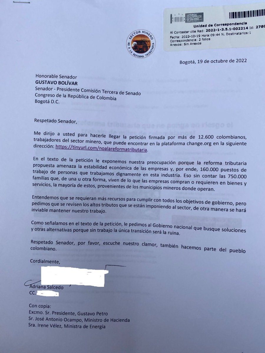Adrylinsalcedo's tweet photo. Esta mañana radicamos la petición de mas de 15 mil colombianos mineros que buscamos una reforma tributaria que garantice nuestro trabajo y nuestro desarrollo #SomosPromineria #NoALaReformaTributaria https://t.co/cI8ysPSQok