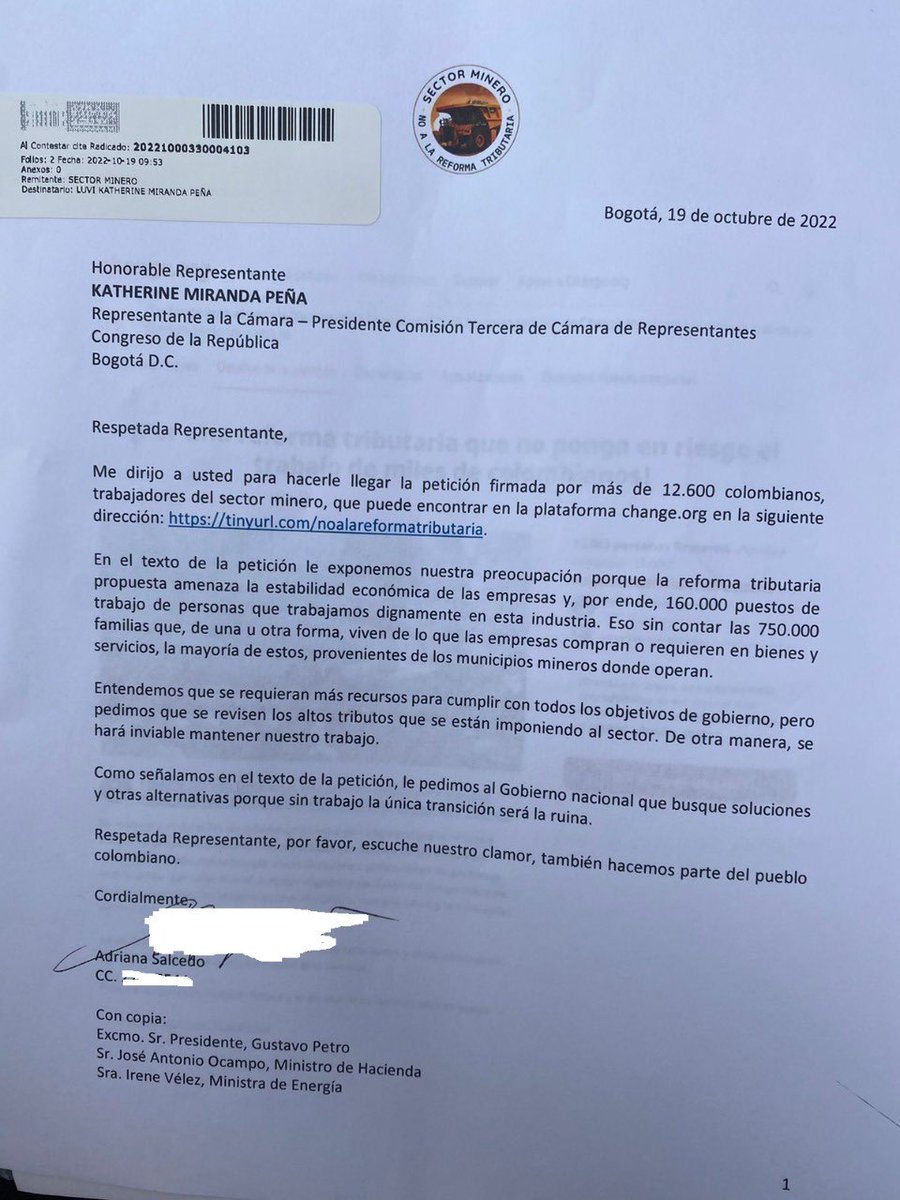 Adrylinsalcedo's tweet photo. Esta mañana radicamos la petición de mas de 15 mil colombianos mineros que buscamos una reforma tributaria que garantice nuestro trabajo y nuestro desarrollo #SomosPromineria #NoALaReformaTributaria https://t.co/cI8ysPSQok