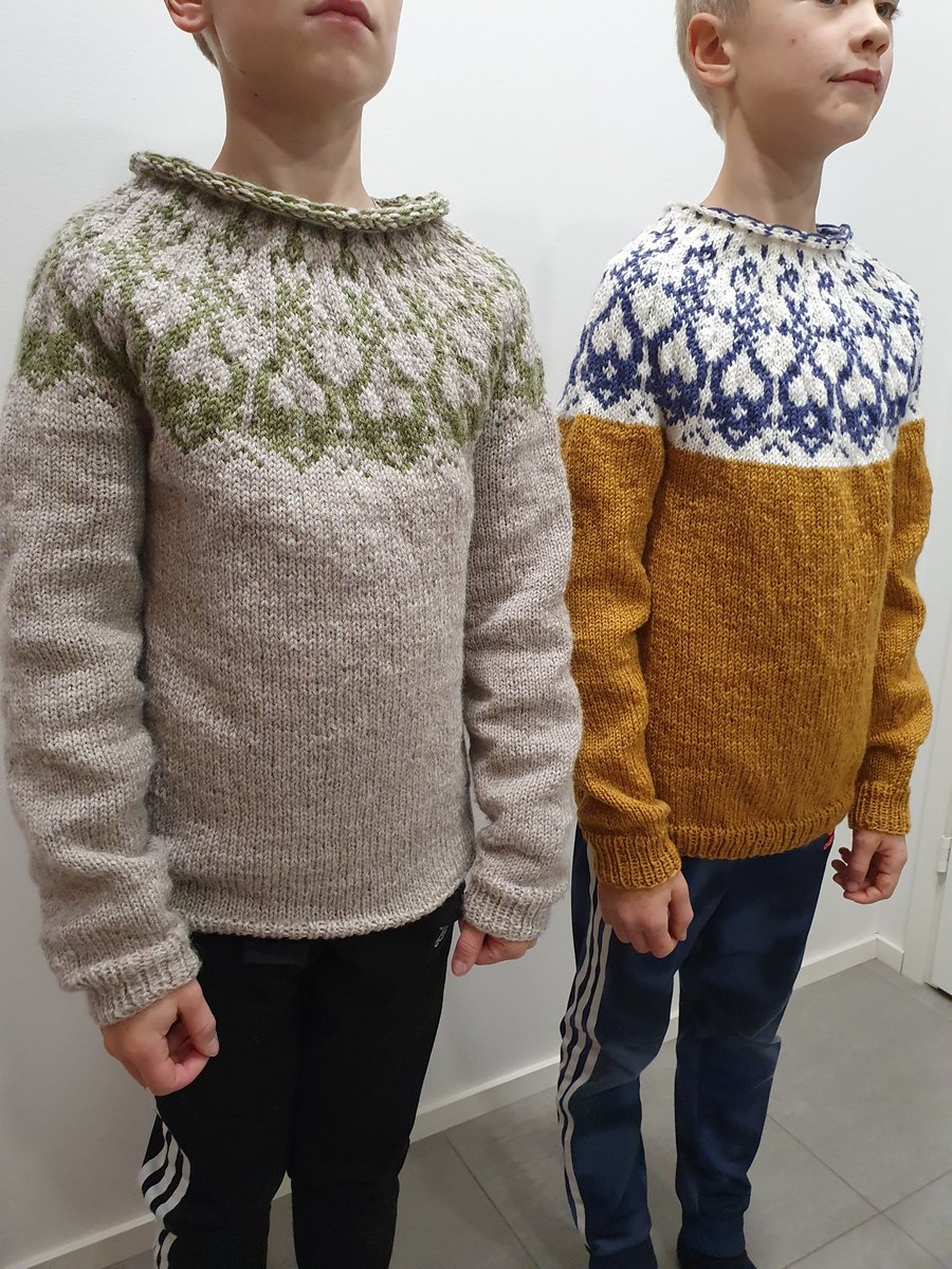 Kolmeviikkoa sitten uskalsin tehdä elämäni ekan  (villa)kaarrokepaidan itselleni. Vauhti vain kiihtyi ja neuloosi oli todella pahana. Tänään valmistui nro3 ja päätin tauottaa hetkeksi 😅 
#strömsötröjan #munpojat #neuloosi #antaatalventulla