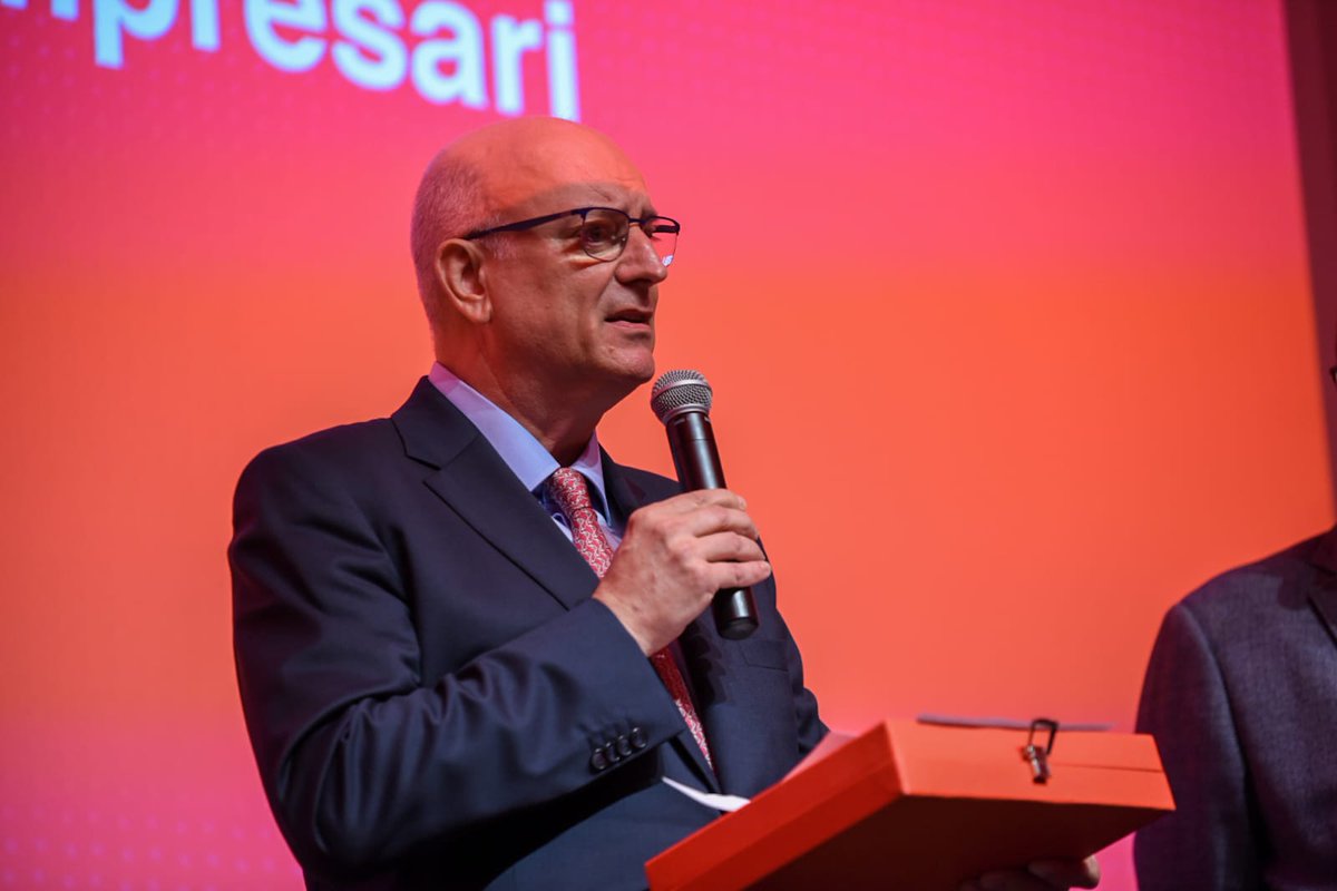 AIJEC's tweet photo. Dels més joves a l’experiència empresarial. Santiago Tarin, empresari, cofundador i expresident #AIJEC i impulsor del #PremiJoveEmpresari ha estat el guanyador del premi a la Trajectòria Empresarial d’enguany. Tot un referent per a la nostra entitat! https://t.co/7zAgLywAvv