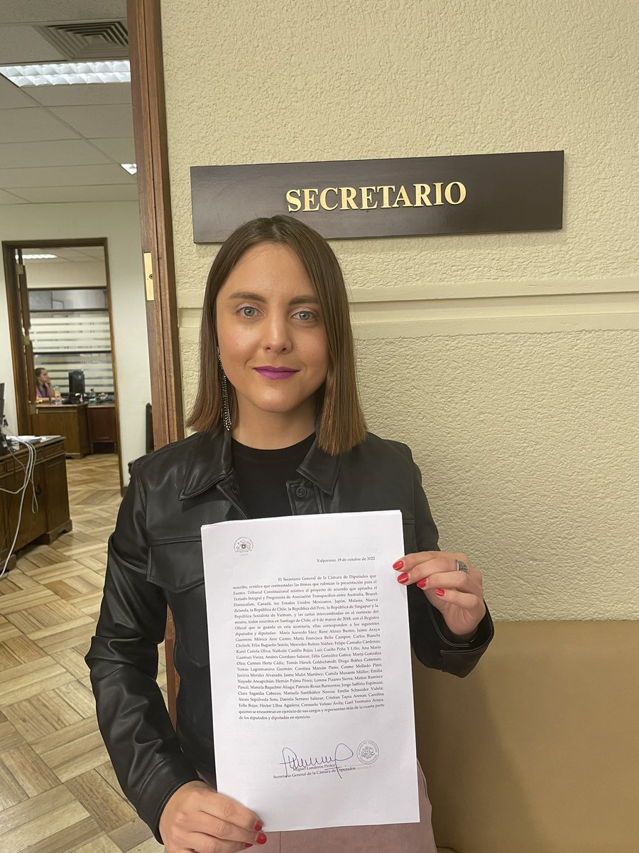 camila_musante's tweet photo. 🔴Junto a 41 diputados y diputadas, gracias a las gestiones de @KarimBianchi presentamos requerimiento ante el Tribunal Constitucional para invalidar la tramitación del CPTPPP más conocido como TPP11 #NoAlTPP11 🌏 https://t.co/8WOJ4amgga