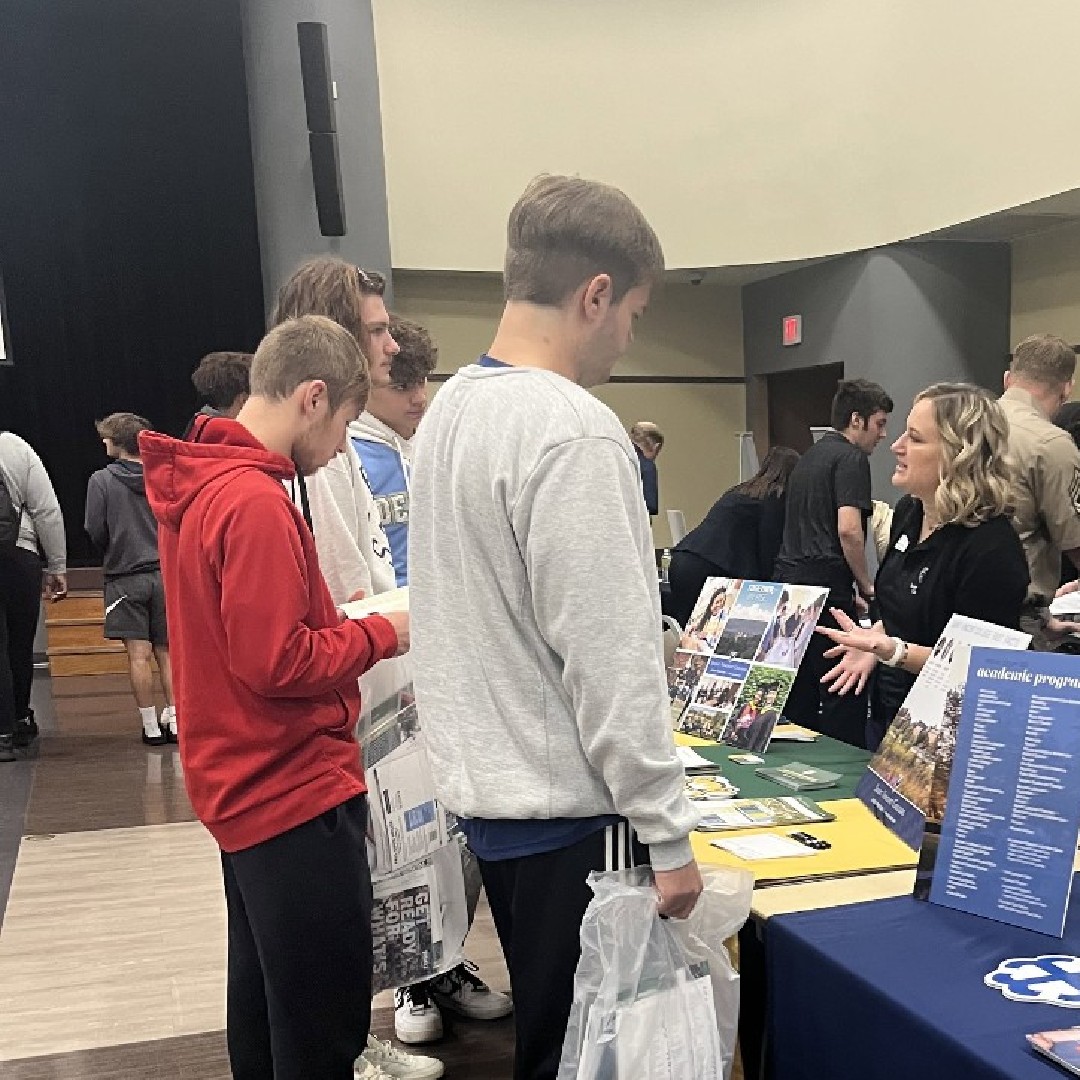 PennWCalAdm's tweet photo. We were honored to host the Washington, Fayette and Green Counties College Fair yesterday for hundreds of high school students looking at what they wish to do after high school. It was awesome to speak to so many students and talk to them about their career goals. https://t.co/V2gfkqhueC