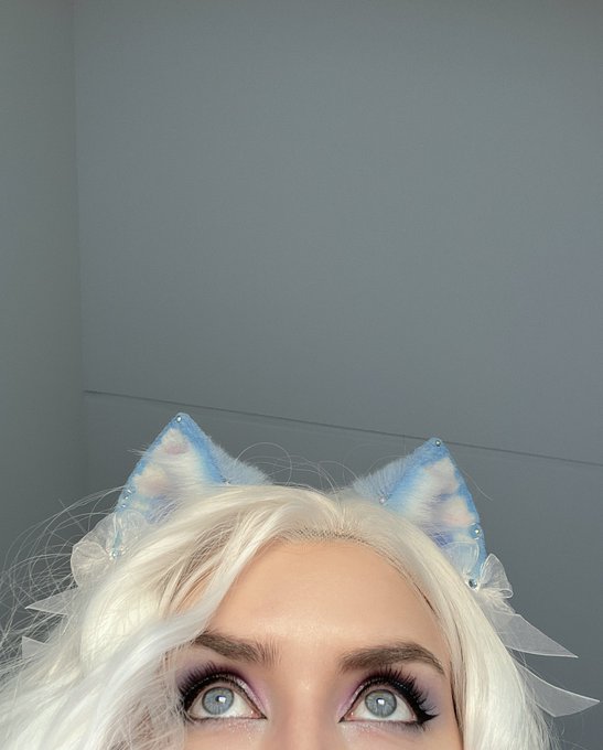 2 pic. Miau ☁️ https://t.co/3KbSu29IqG