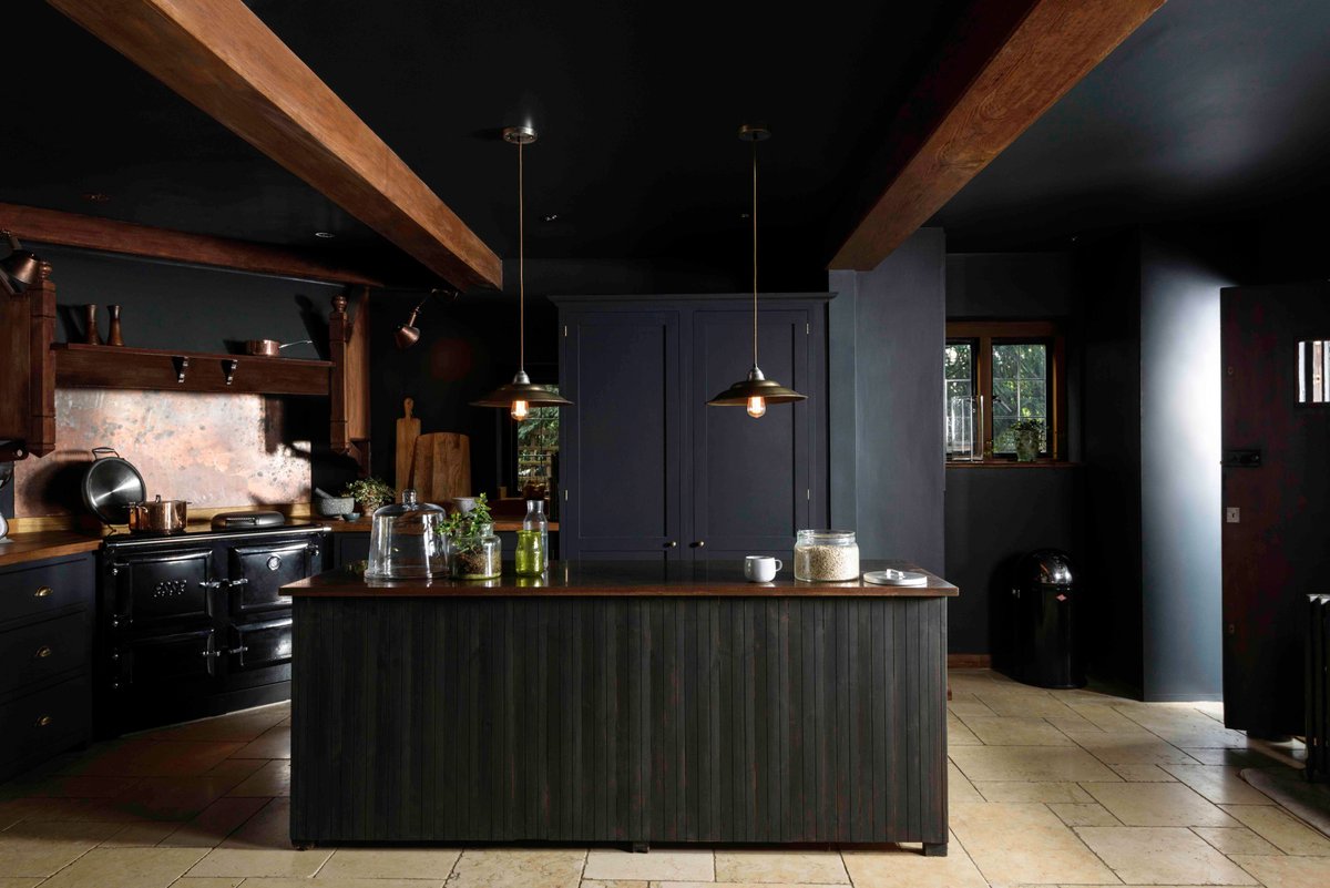 deVOLKitchens's tweet photo. The leaves are changing colour and there's a chill in the air, so here's a few of our favourite autumnal kitchens... #FallInteriors https://t.co/7qIUITPw07