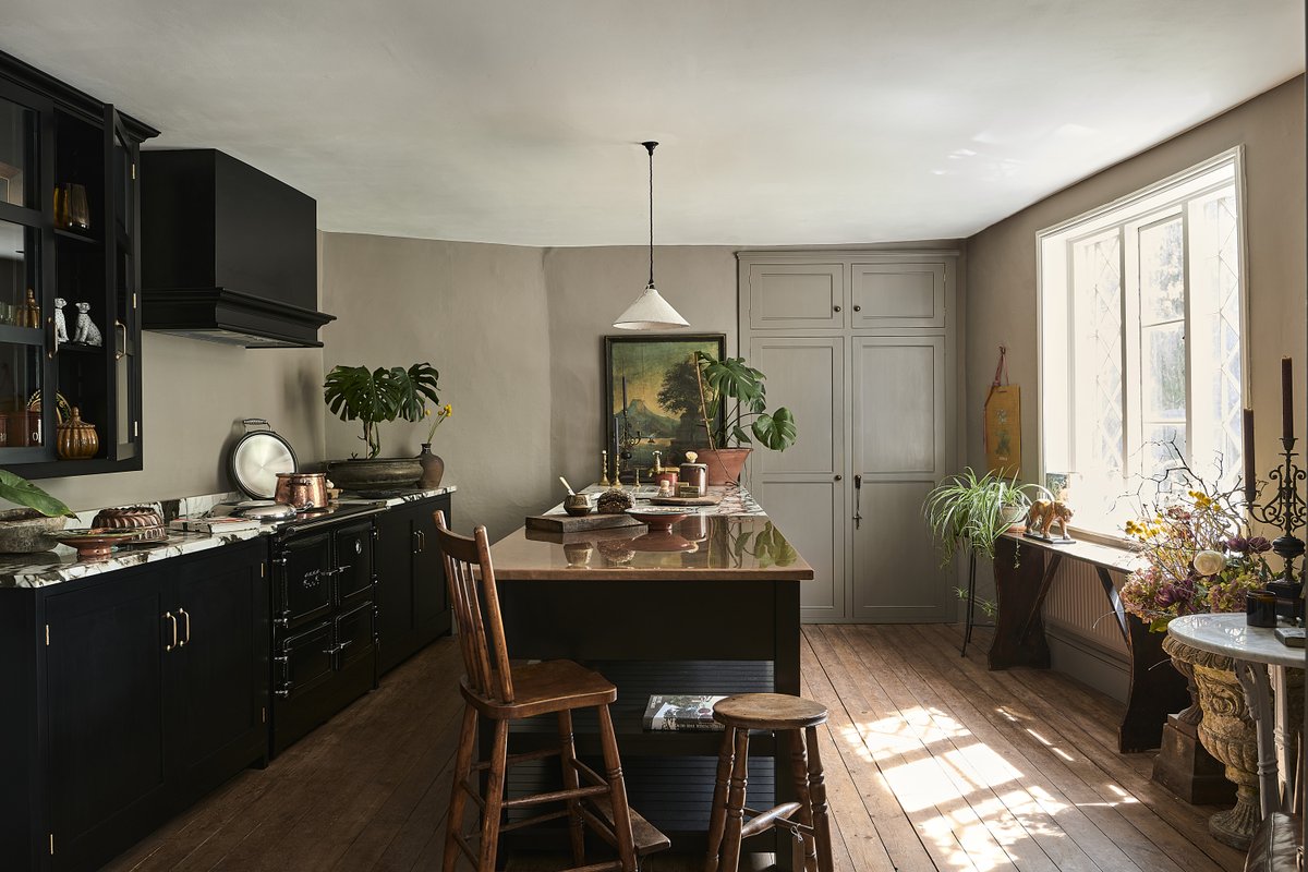 deVOLKitchens's tweet photo. The leaves are changing colour and there's a chill in the air, so here's a few of our favourite autumnal kitchens... #FallInteriors https://t.co/7qIUITPw07