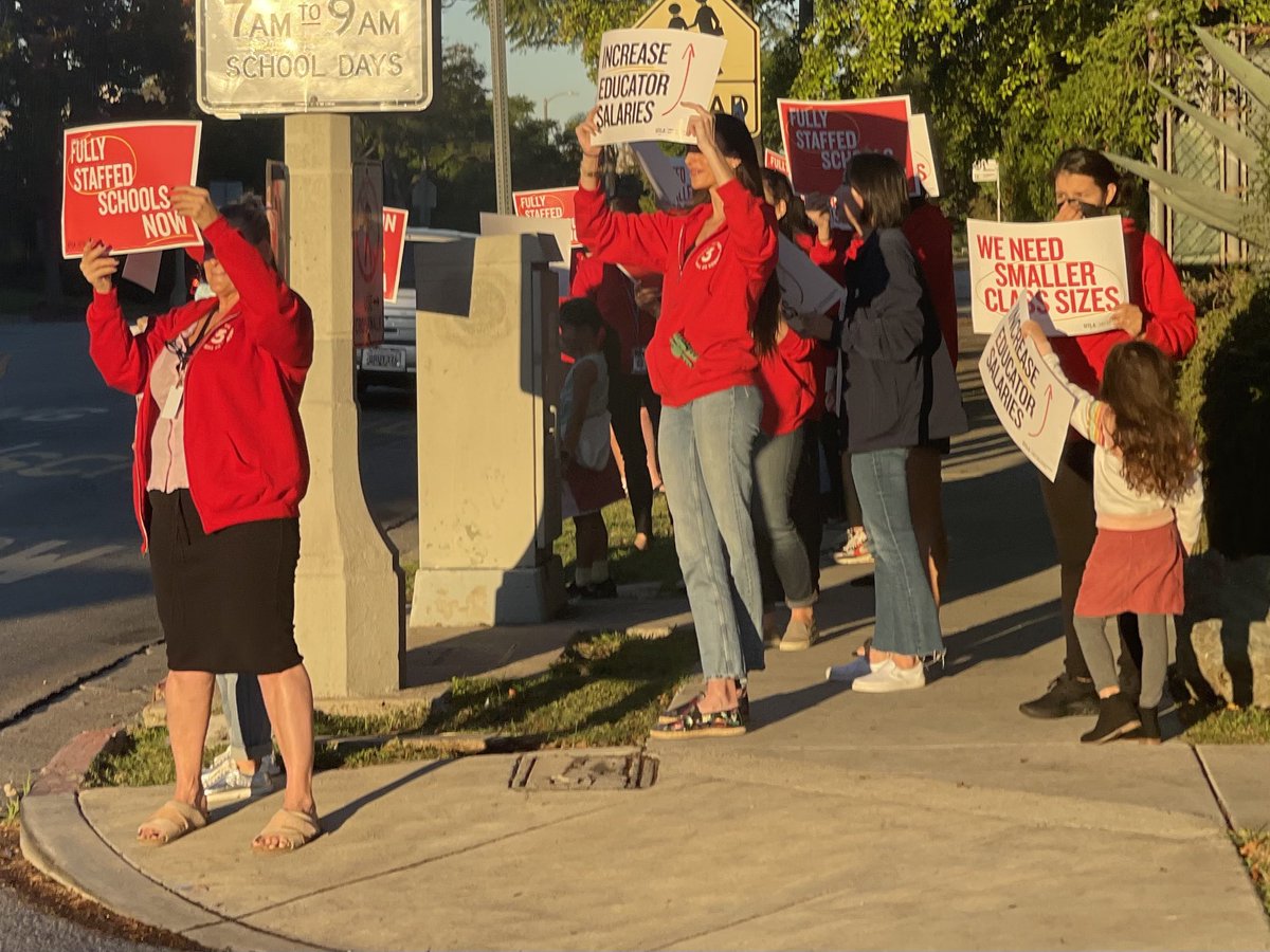 Kids deserve good schools. Why are LAUSD teachers still working without a contract? #UTLAStrong