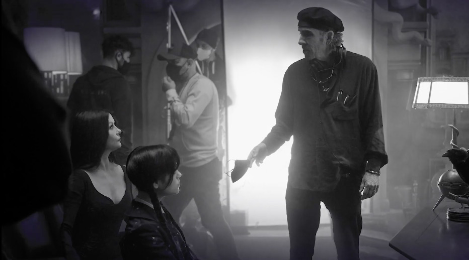 firstshowing's tweet photo. Watch This: Behind-the-Scenes of Tim Burton's 'Wednesday' Series https://t.co/RRx2KKGDyt
#WednesdayAddams #JennaOrtega #TimBruton #AddamsFamily @Netflix https://t.co/bDHwrN8XxR