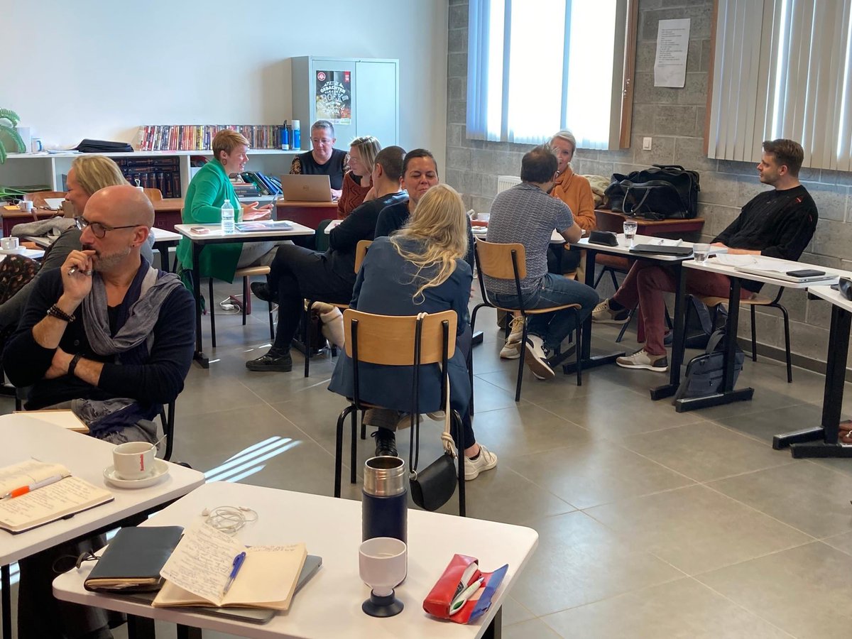 GOinAntwerpen's tweet photo. Medewerkers die meer uitdaging zoeken, kunnen deelnemen aan onze Talentenwerf. Tijdens dit traject versterken zij hun talenten zodat ze kunnen doorgroeien naar nieuwe verantwoordelijkheden binnen onze scholen of scholengroep.
#GOleert #GOonderneemt #GOesting #GOverbindt https://t.co/GTJxfIU6zO