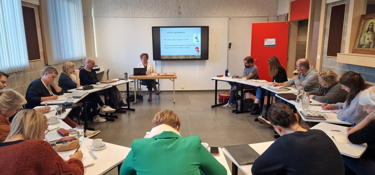 GOinAntwerpen's tweet photo. Medewerkers die meer uitdaging zoeken, kunnen deelnemen aan onze Talentenwerf. Tijdens dit traject versterken zij hun talenten zodat ze kunnen doorgroeien naar nieuwe verantwoordelijkheden binnen onze scholen of scholengroep.
#GOleert #GOonderneemt #GOesting #GOverbindt https://t.co/GTJxfIU6zO