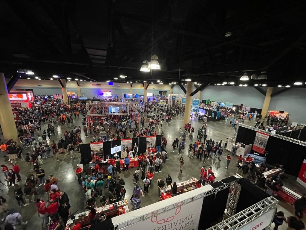 rcmupr's tweet photo. ¡Aún estás a tiempo de llegar!
Casa llena en la Feria Senior 2022 que se celebra en el Centro de Convenciones. El Recinto de Ciencias Médicas estará presente en la actividad hasta las 3:00 p.m.
#RCM #RCMUPR https://t.co/IiiI8ZUyko