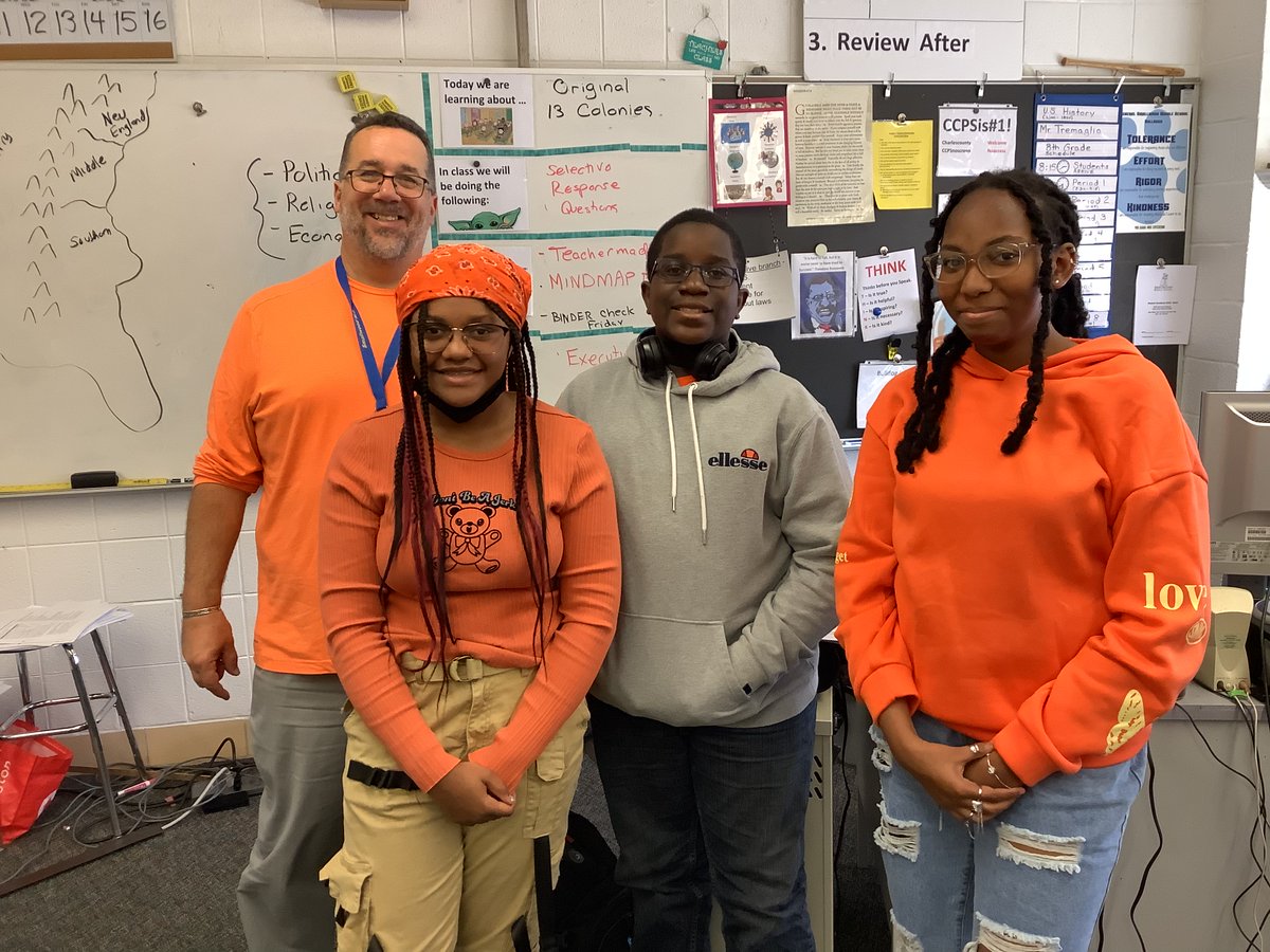 SmallwoodMS's tweet photo. Smallwood Bulldogs wear orange for Unity Day! We want to end bullying &amp; together we can! #ccpsunityday22 https://t.co/JqGpRNATS1