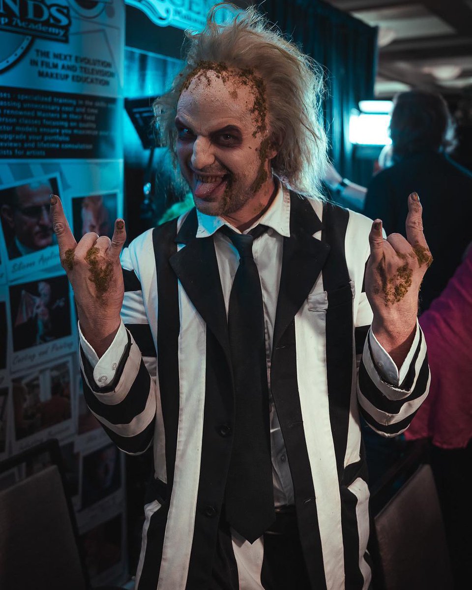 FanBoyBrandon's tweet photo. #BeetlejuiceCostume #Contest @beetlejuicebway https://t.co/V7Oo64Uzpj