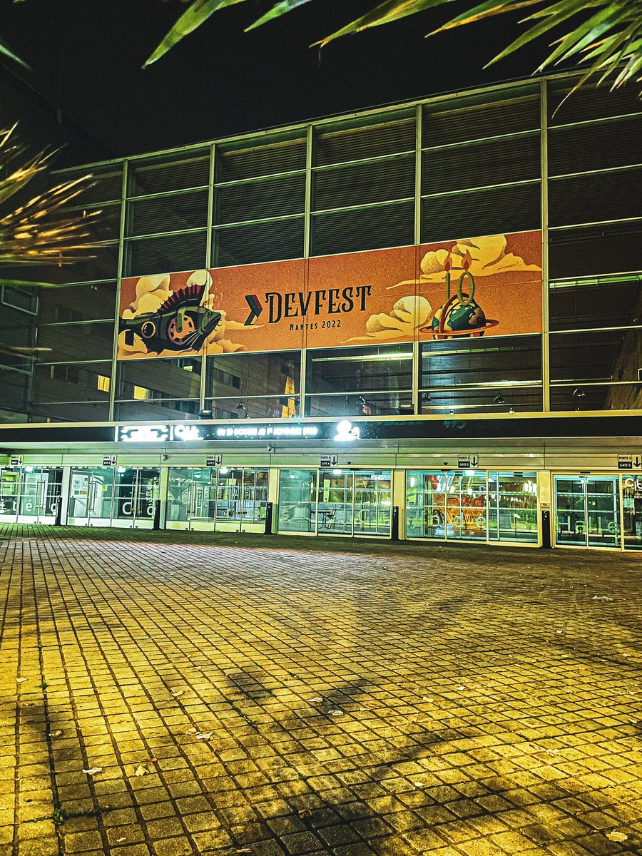 Clap de fin pour la #FLOWCONFR ! Merci à vous tou.te.s pour l’accueil &amp; l’orga ! Demain, c’est parti pour le <a href="/devfestnantes/">Devfest Nantes</a> 🥳 <a href="/ShodoStudio/">Shodo Studio</a> <a href="/Shodo_Nantes/">Shodo Nantes</a>